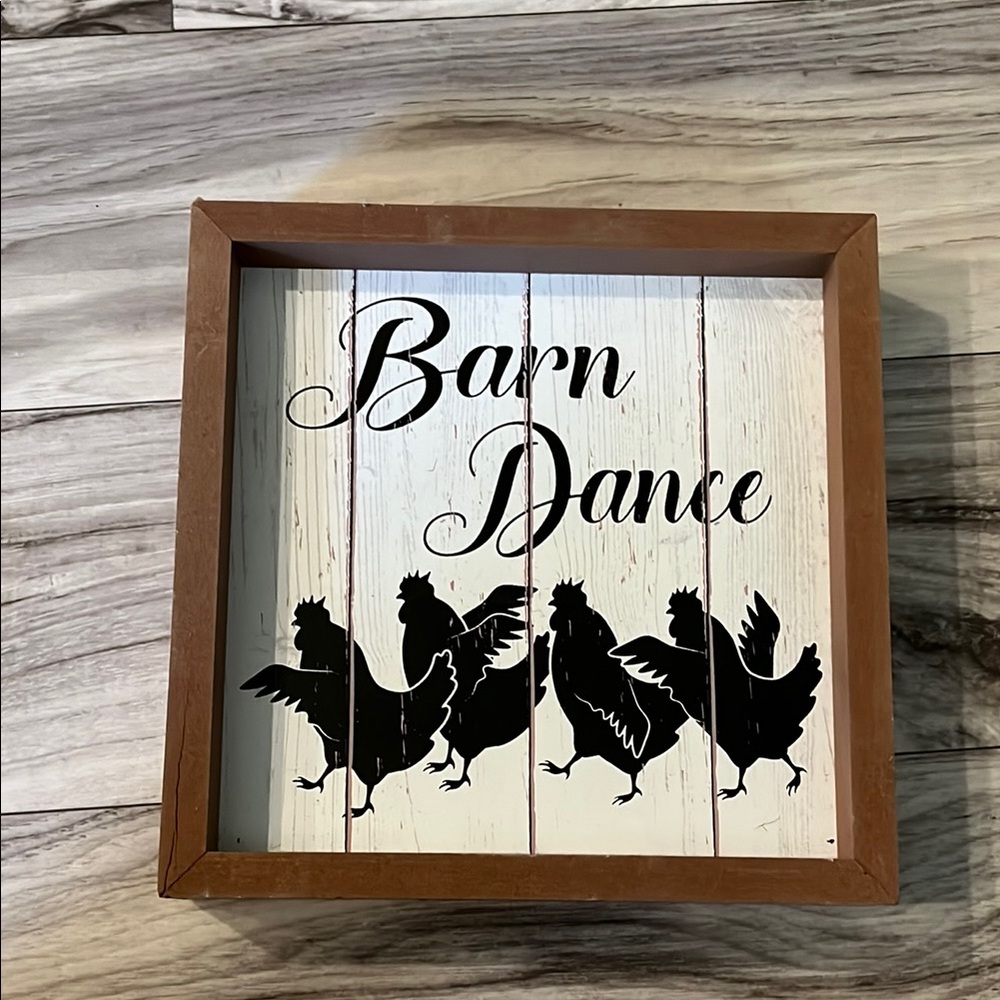 🌻3/$15 Rustic ‘Barn Dance’ Chicken Decor